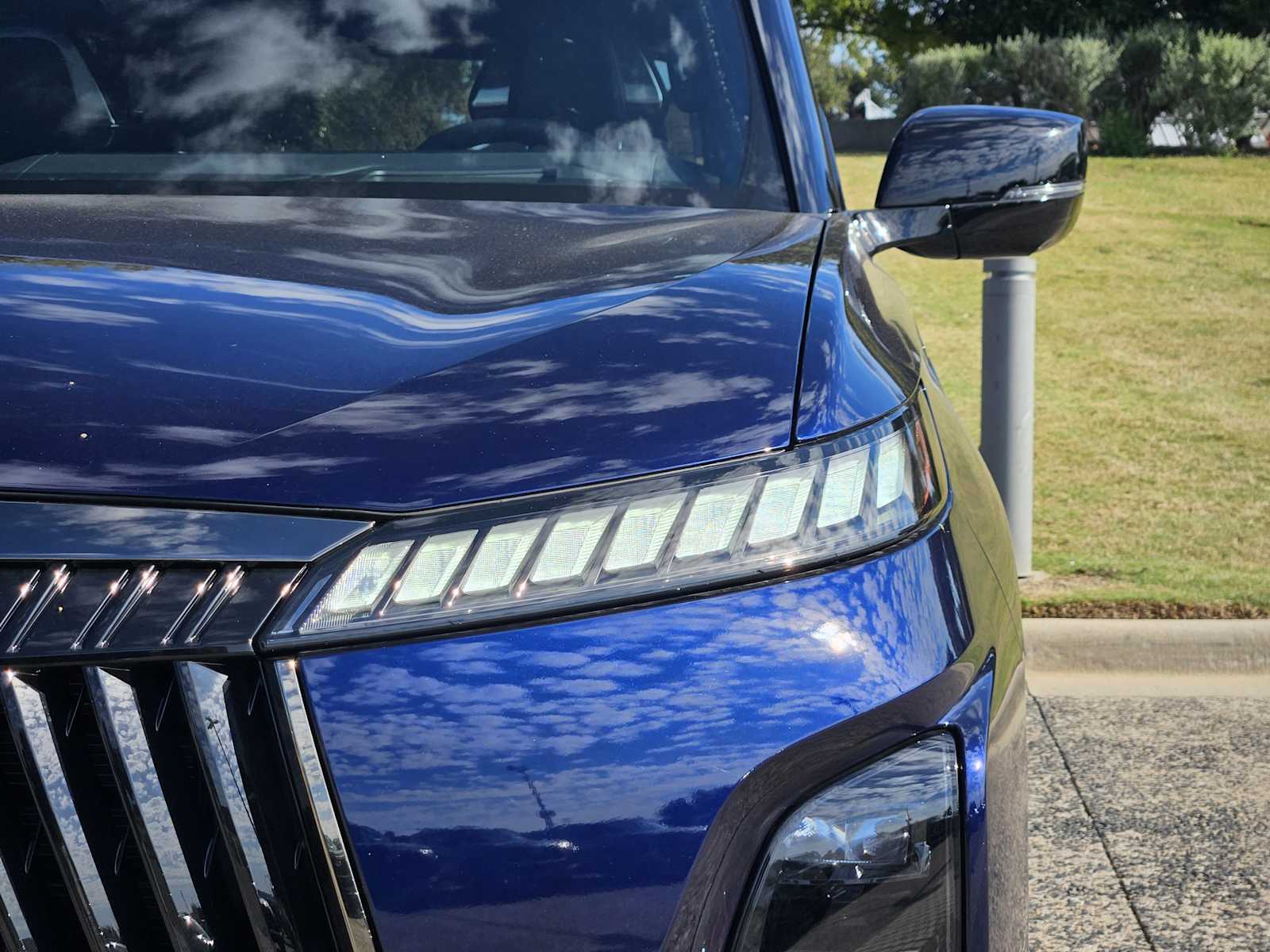 2026 Infiniti QX80 photo 3