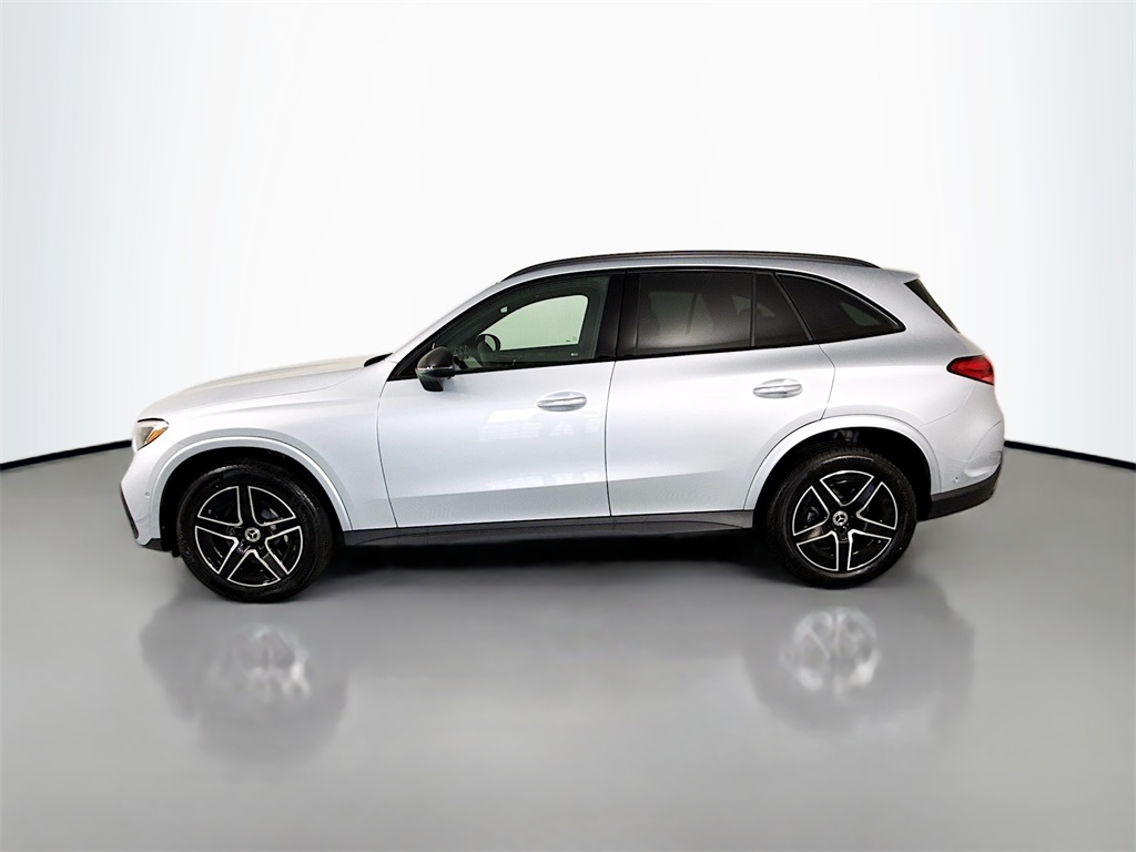 2026 Mercedes Benz GLC 300 4MATIC photo 2