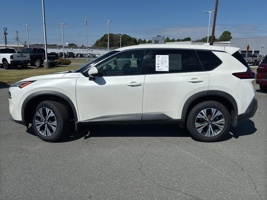 2021 Nissan Rogue SV photo 2