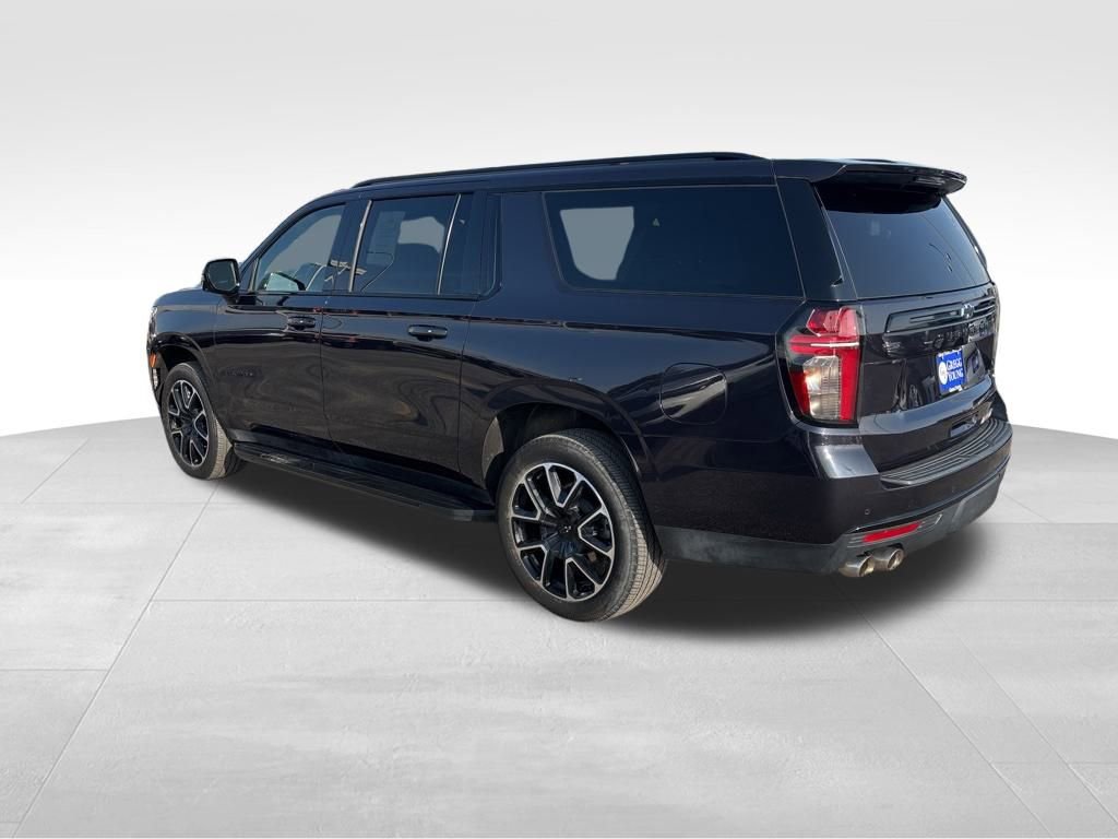 2023 Chevrolet Suburban RST photo 2