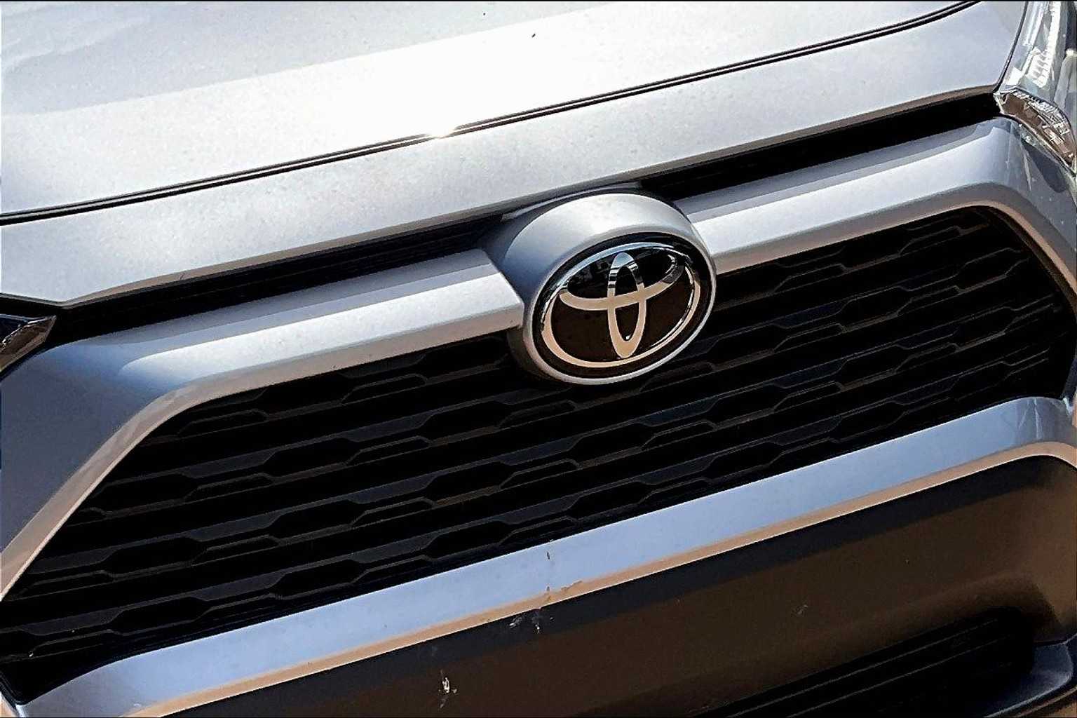 2023 Toyota RAV4 XLE photo 23