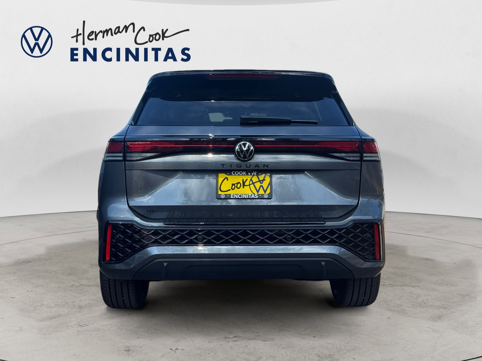 2026 Volkswagen Tiguan SE R-Line Black photo 4