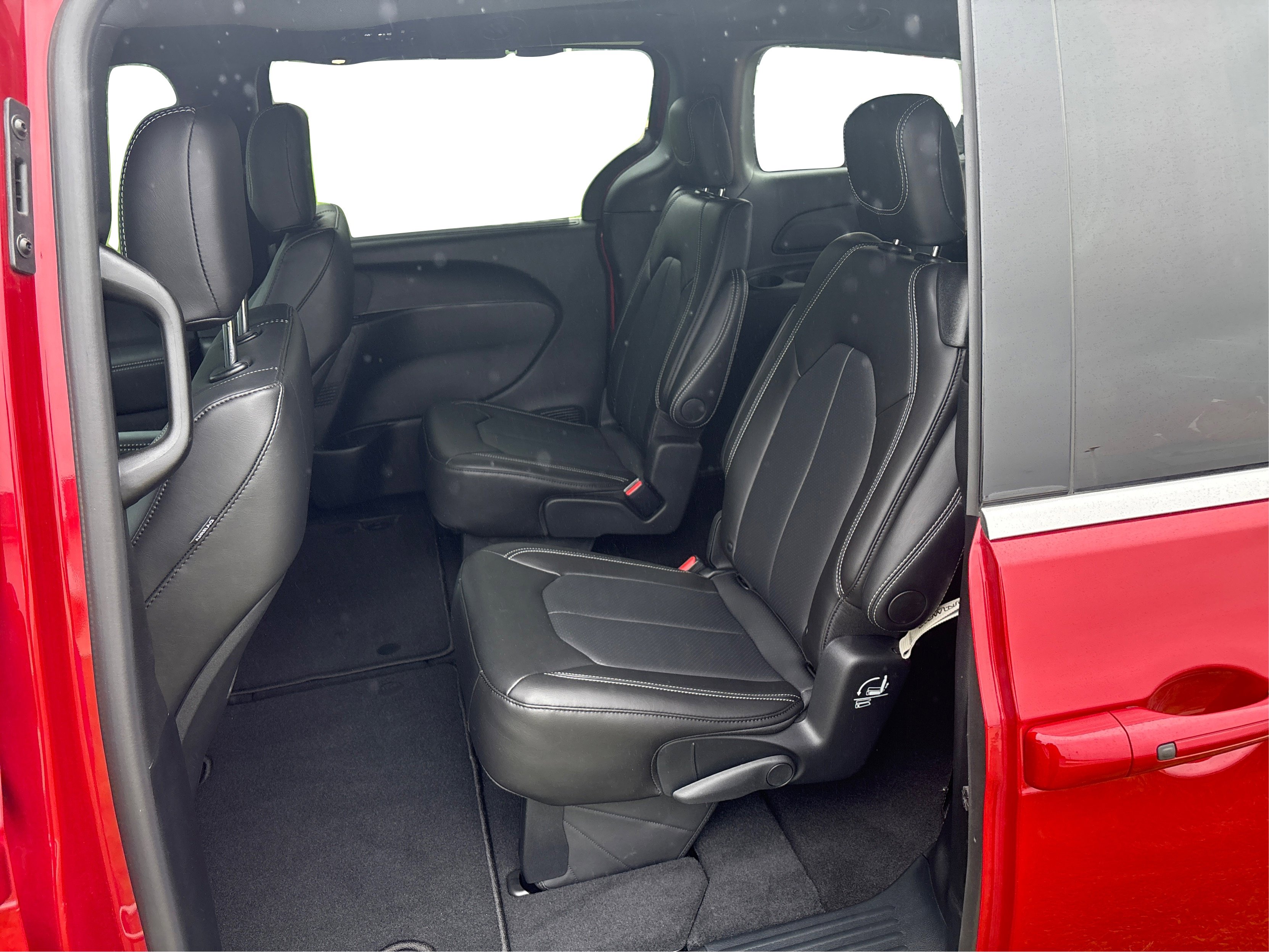 2025 Chrysler Pacifica photo 10