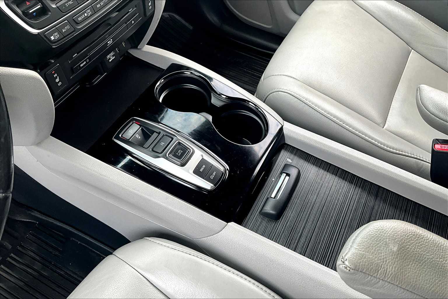 2018 Honda Pilot Touring photo 16