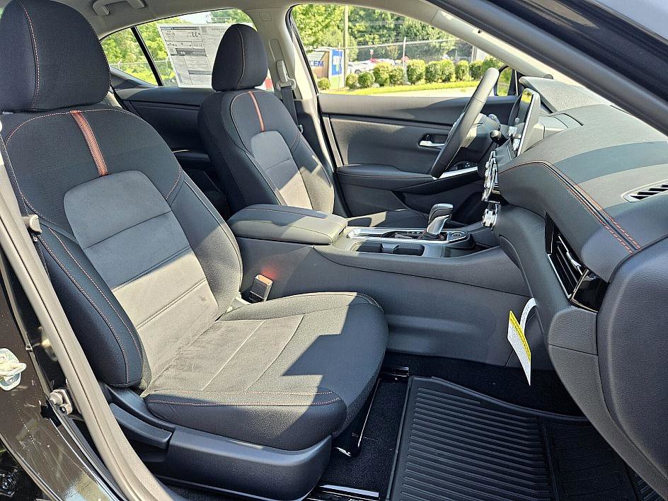 2025 Nissan Sentra SR Midnight Edition photo 15