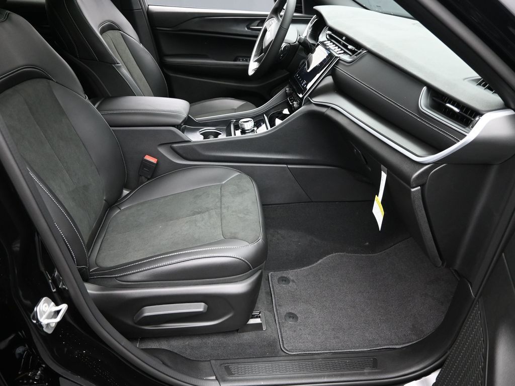 2025 Jeep Grand Cherokee Altitude X photo 6