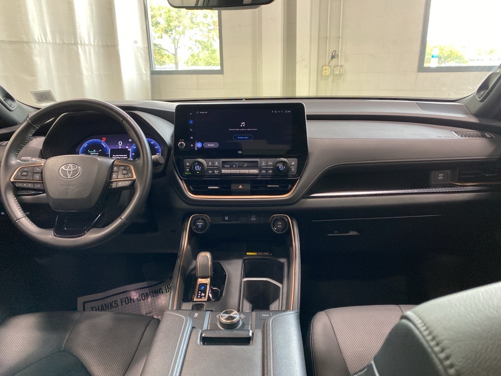 2024 Toyota Highlander Hybrid Limited photo 4