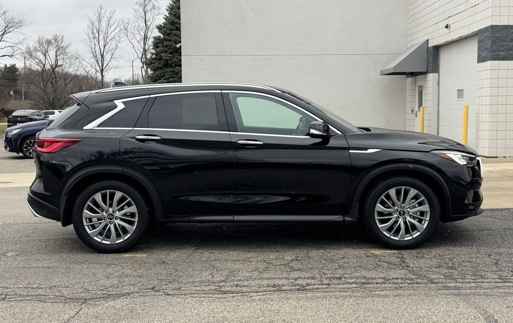 2024 Infiniti QX50 Luxe AWD photo 2