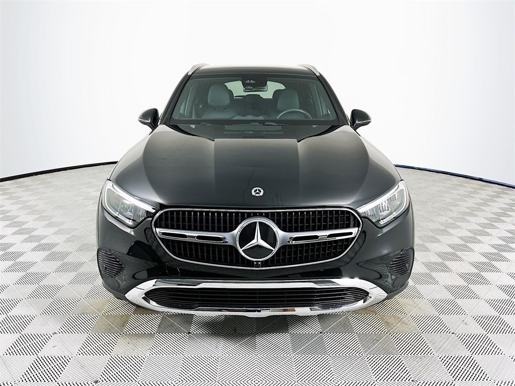 2025 Mercedes Benz GLC 300 photo 2