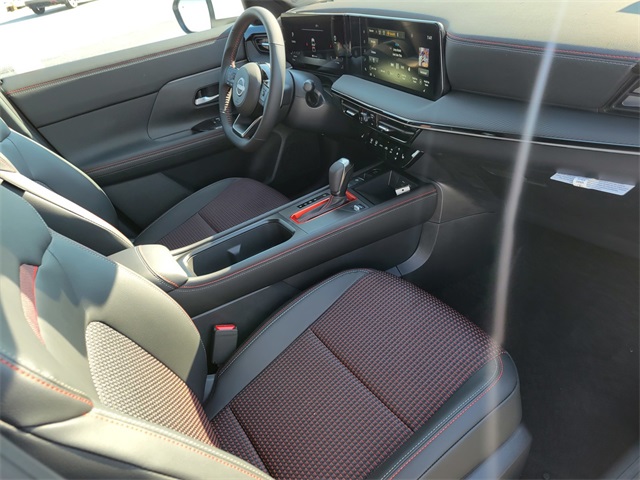 2025 Nissan Kicks SR photo 17
