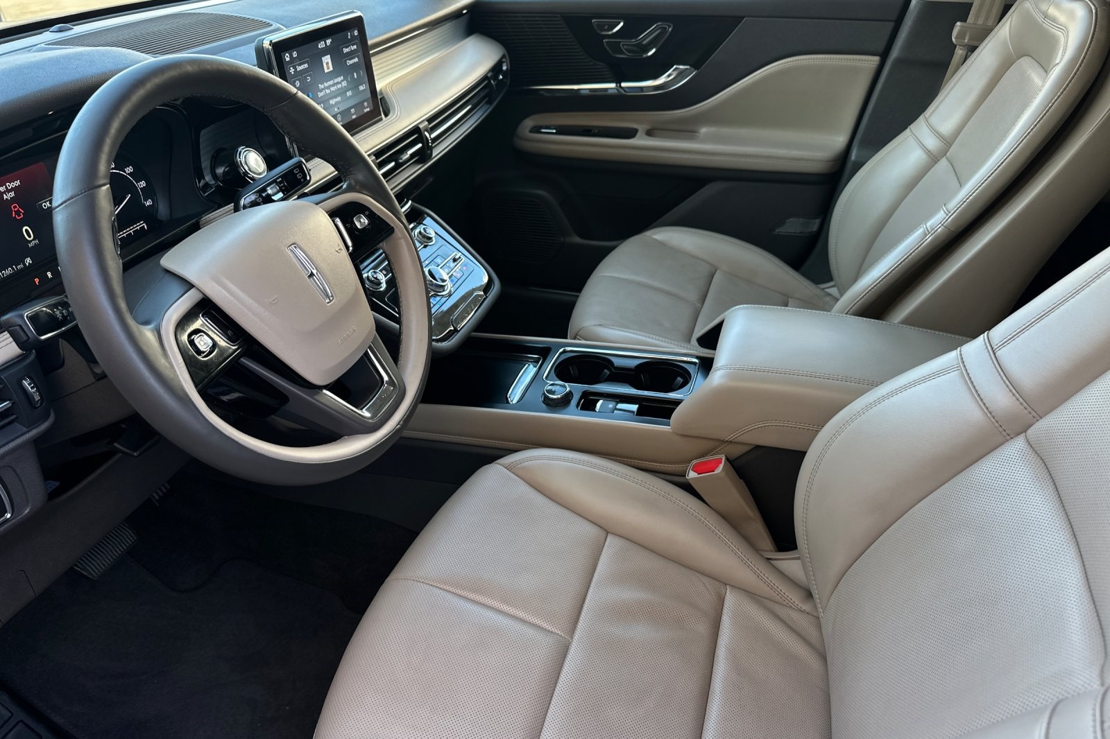 2022 Lincoln Corsair Standard photo 8