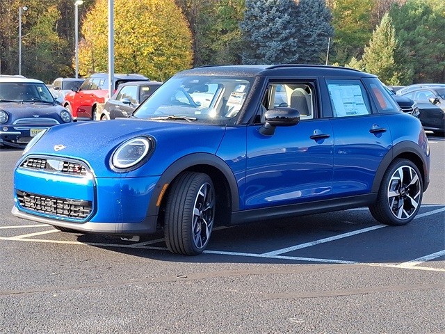 2025 Mini Cooper 4 Door Hardtop Signature photo 3