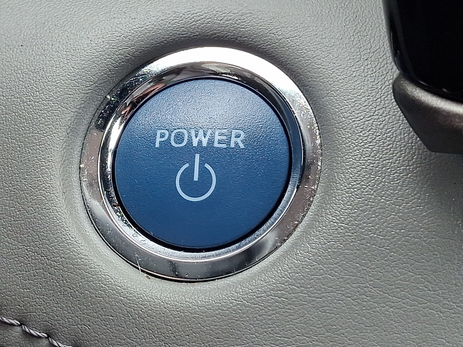 2022 Toyota Highlander Hybrid LE photo 23