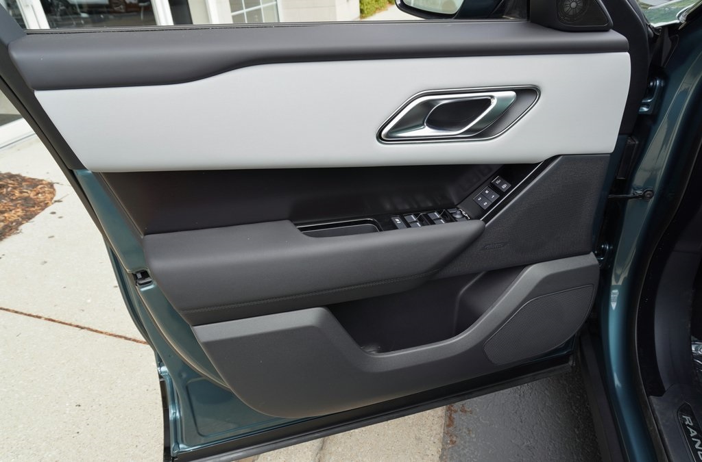 2026 LAND ROVER RANGE ROVER VELAR - Image 9