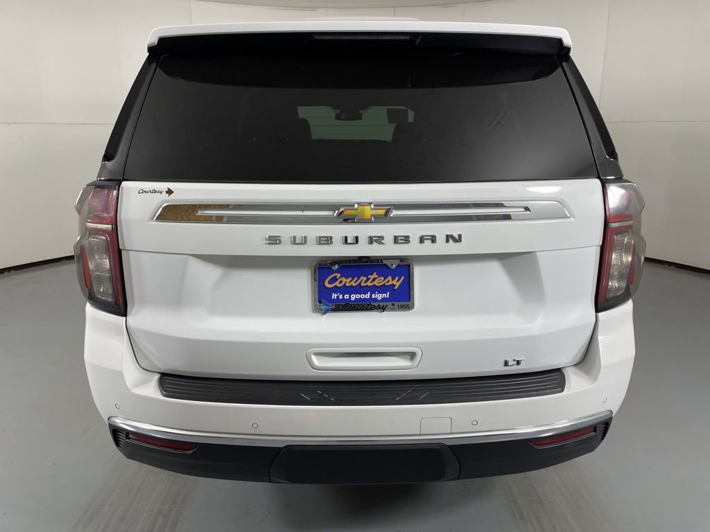 2023 Chevrolet Suburban LT photo 4