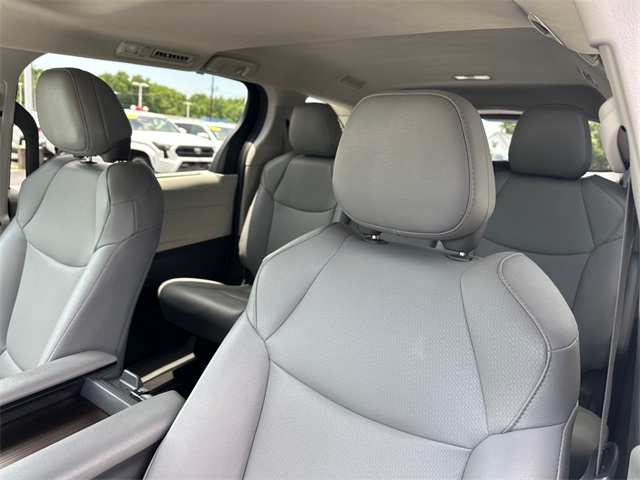 2024 Toyota Sienna XLE photo 16