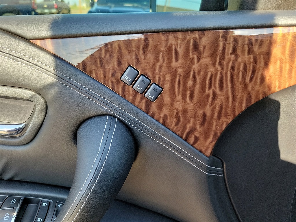 2019 Nissan Armada SL photo 18