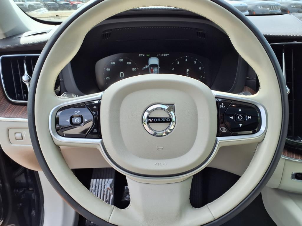 2020 Volvo XC60 Inscription photo 12