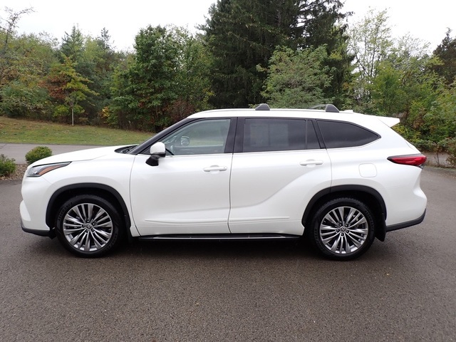 2020 Toyota Highlander Platinum photo 2