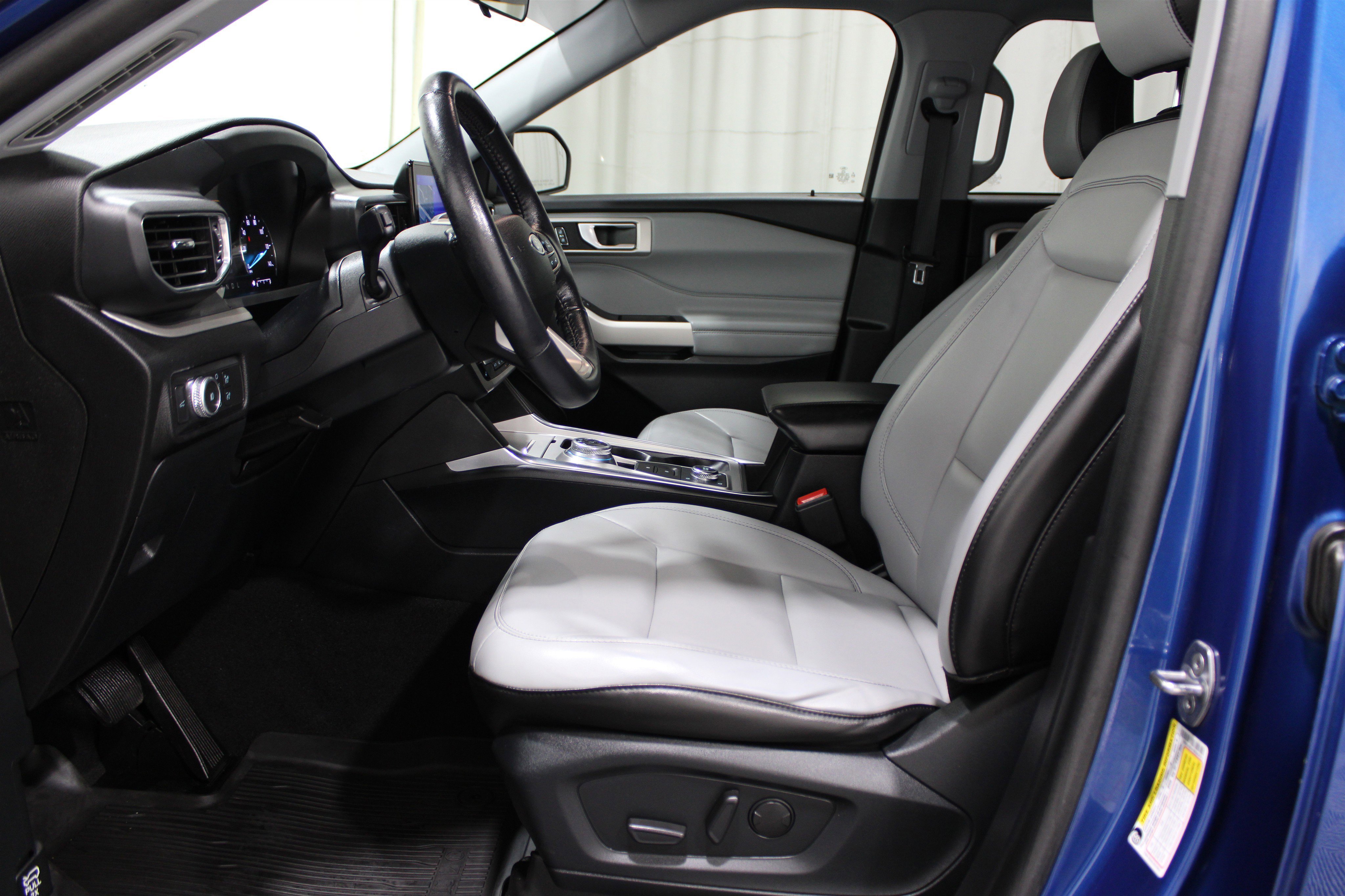 2021 Ford Explorer XLT photo 3