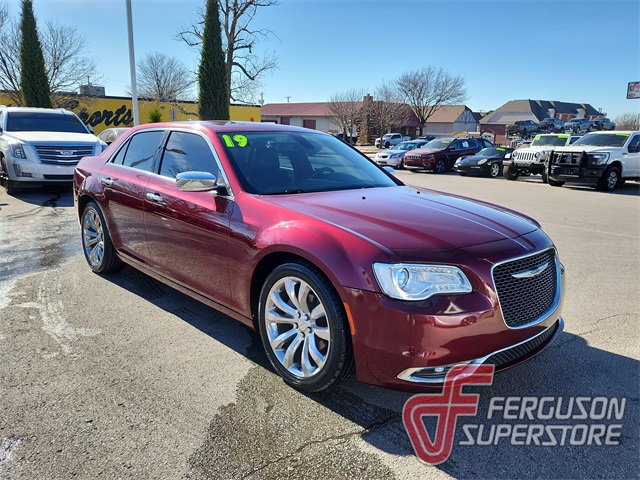 2019 Chrysler 300 Limited's photo