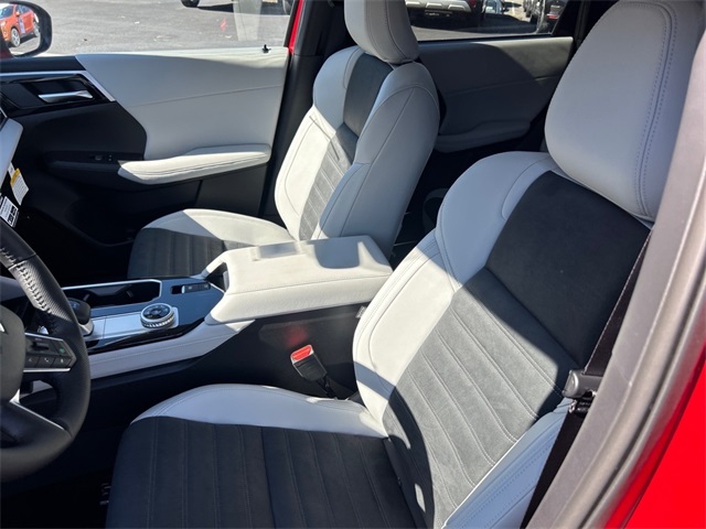 2025 Mitsubishi Outlander SE photo 4