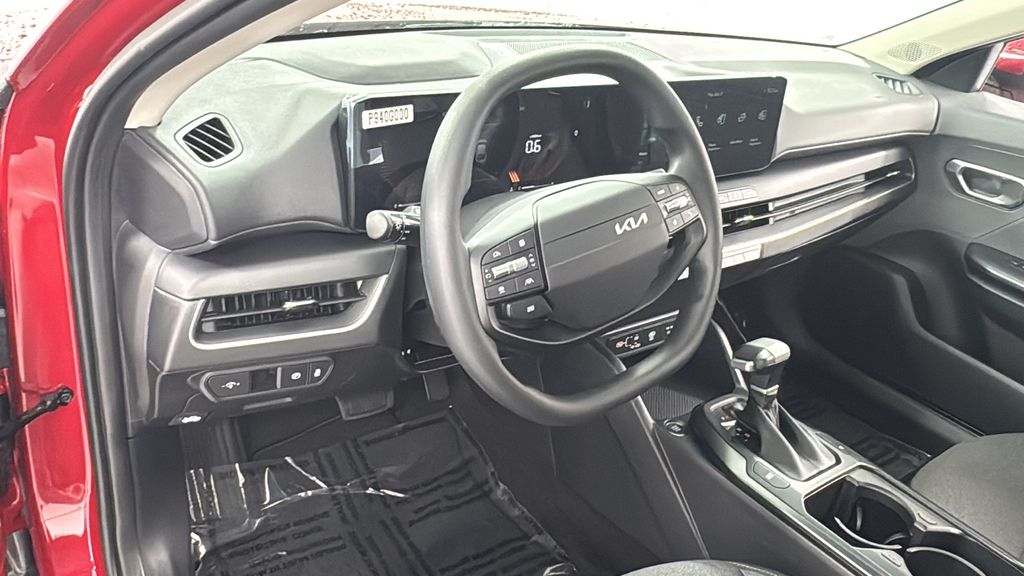 2025 Kia K4 LXS photo 29