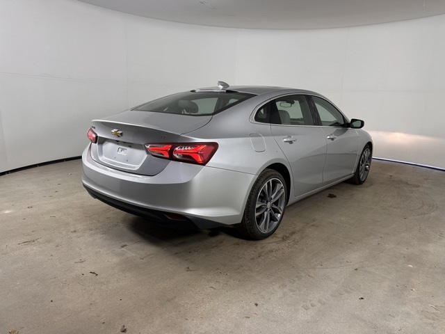 2022 Chevrolet Malibu 1LT photo 2