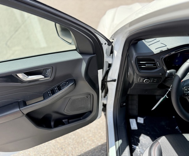 2025 Ford Escape Hybrid ST-Line Select photo 11