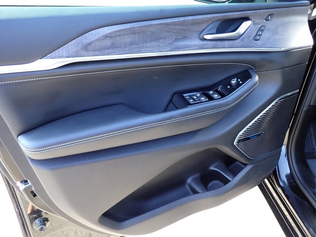 2022 Jeep Grand Cherokee Overland photo 19