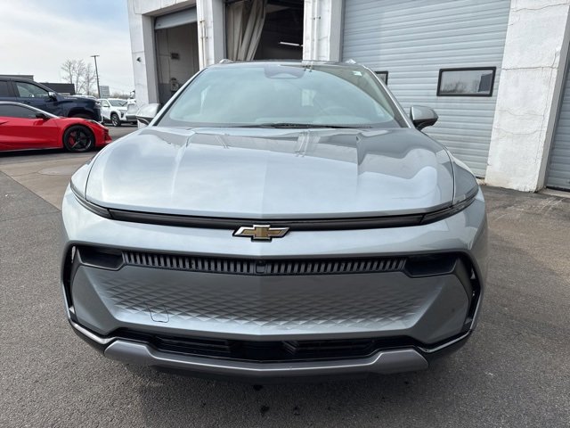 2025 Chevrolet Equinox EV 1LT photo 2
