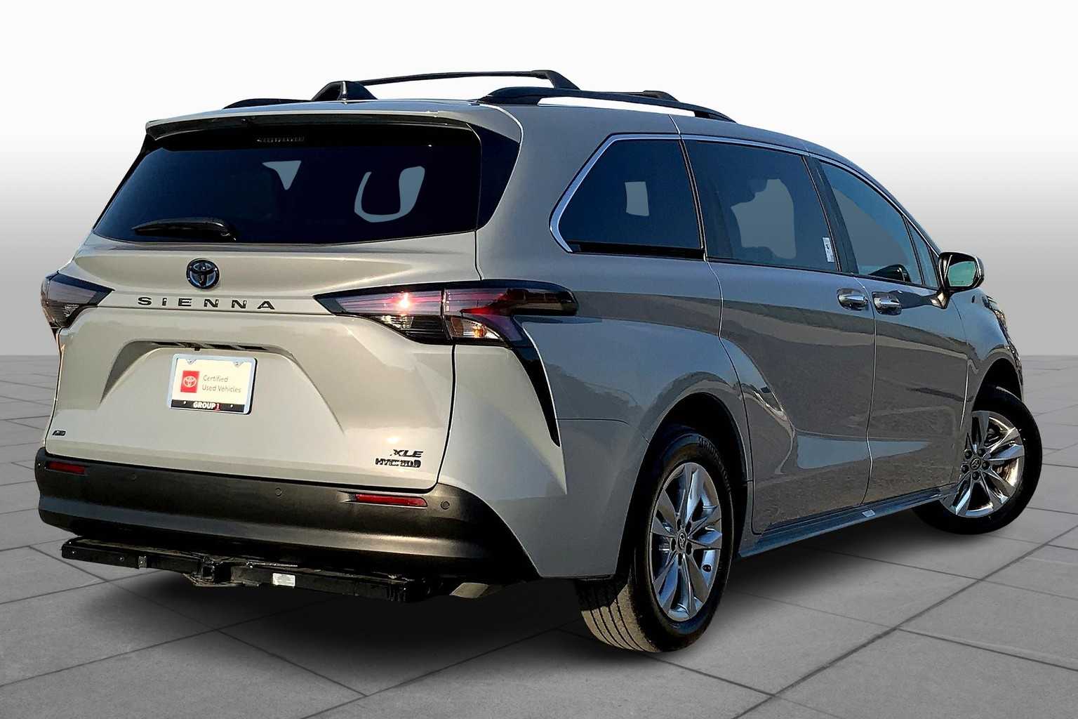 2023 Toyota Sienna Woodland Edition photo 12