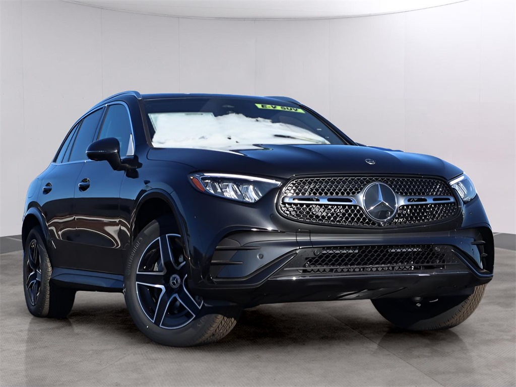 2026 Mercedes-Benz GLC Base's photo