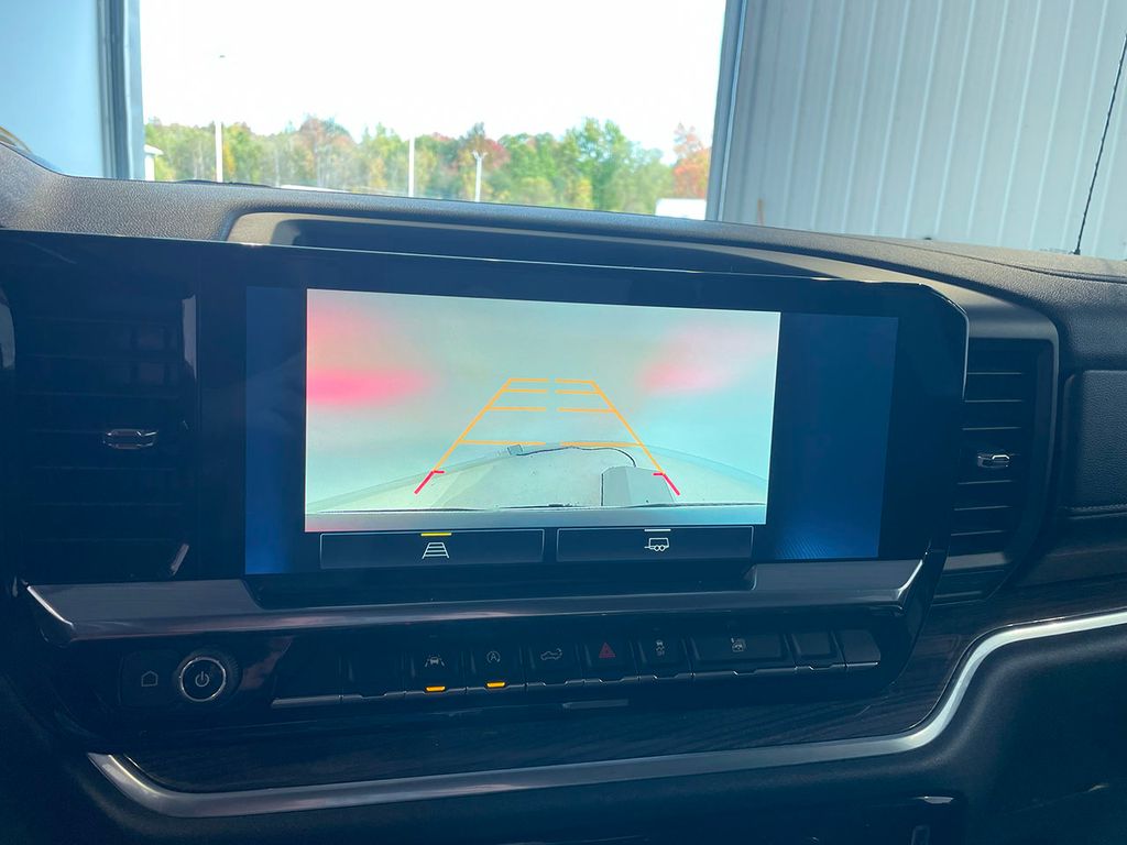 2022 Chevrolet Silverado 1500 LT photo 3