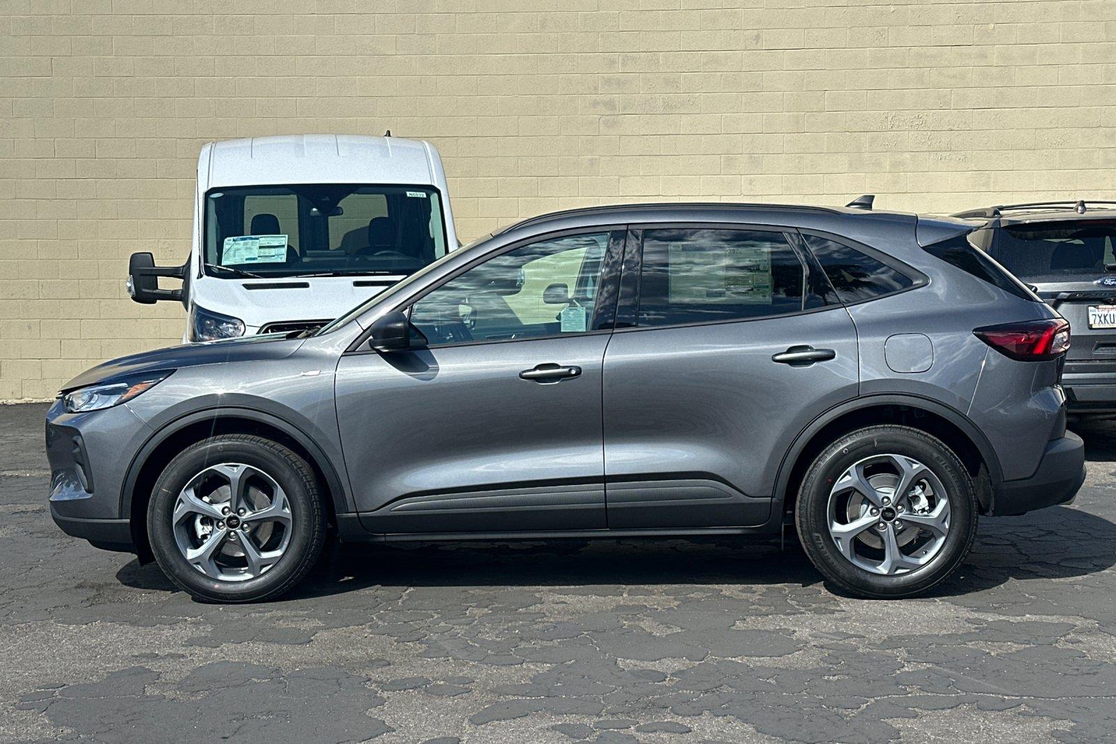 2025 Ford Escape ST-Line photo 4