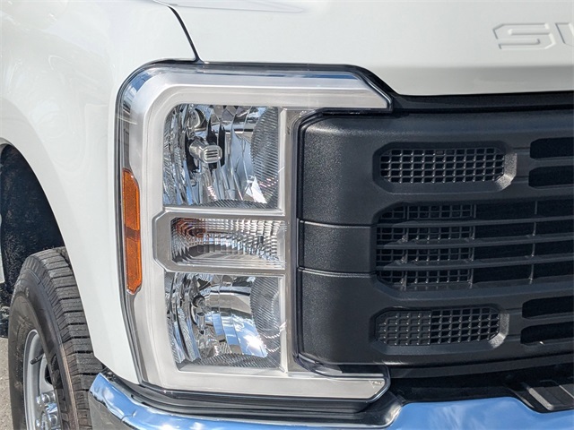 2026 Ford F-350 photo 9