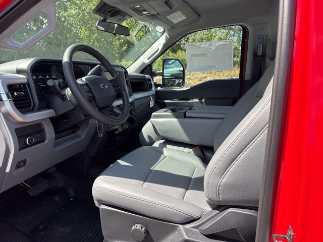2025 Ford F-600 photo 3