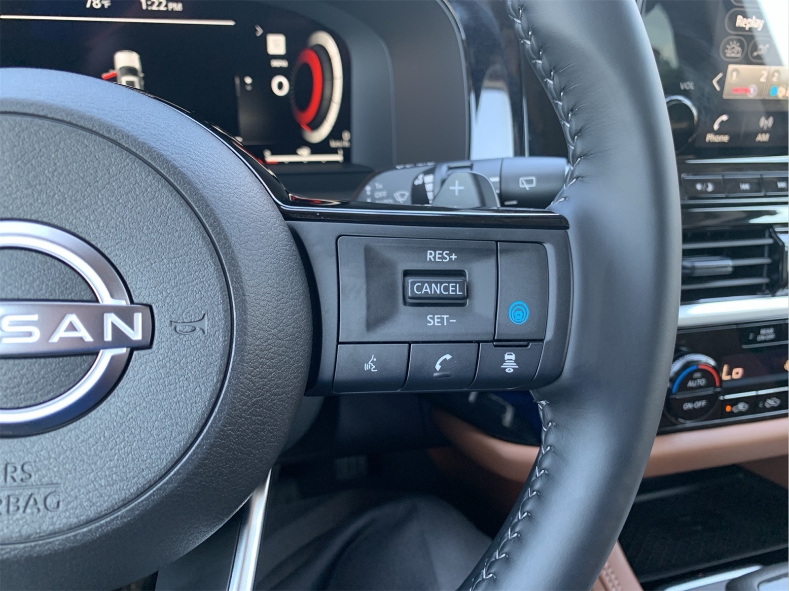 2025 Nissan Pathfinder Platinum photo 13