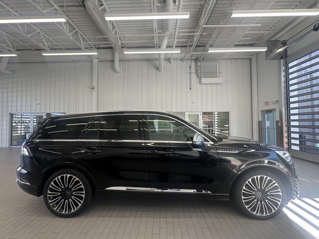 2020 Lincoln Aviator Black Label photo 2