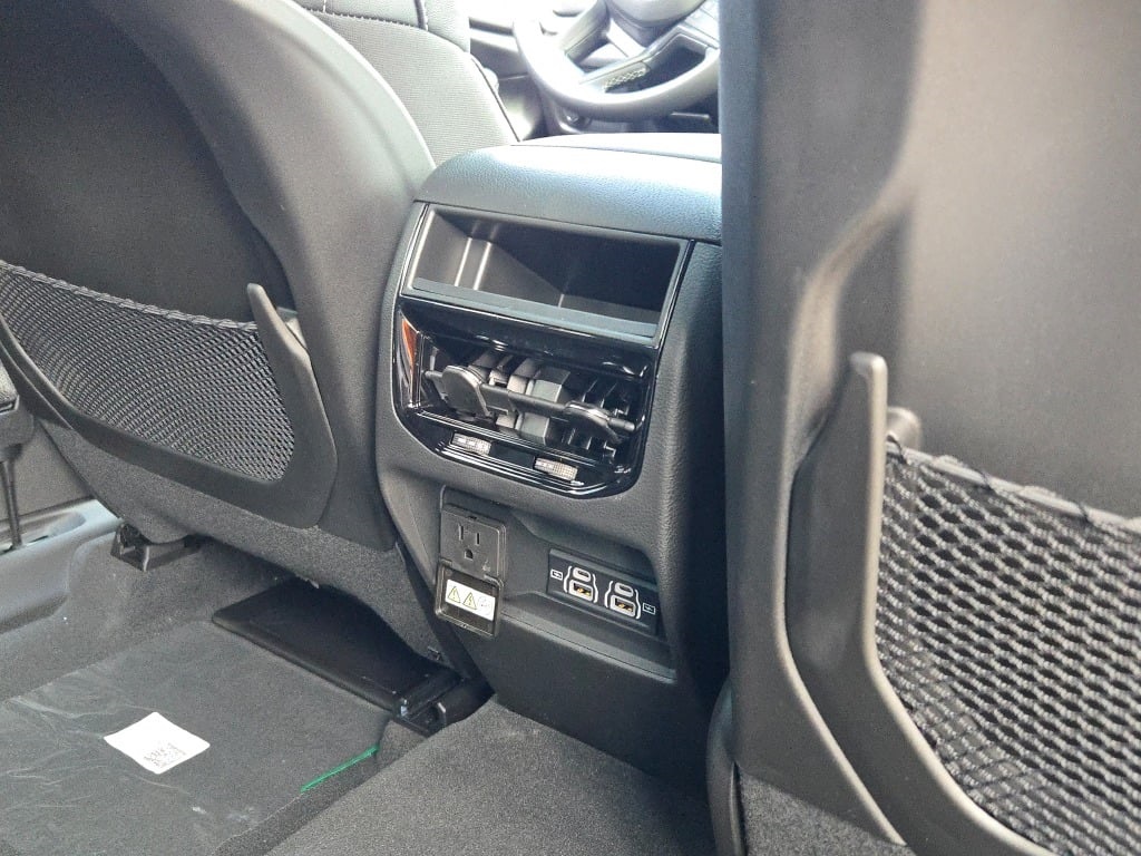 2025 Jeep Grand Cherokee Laredo photo 11