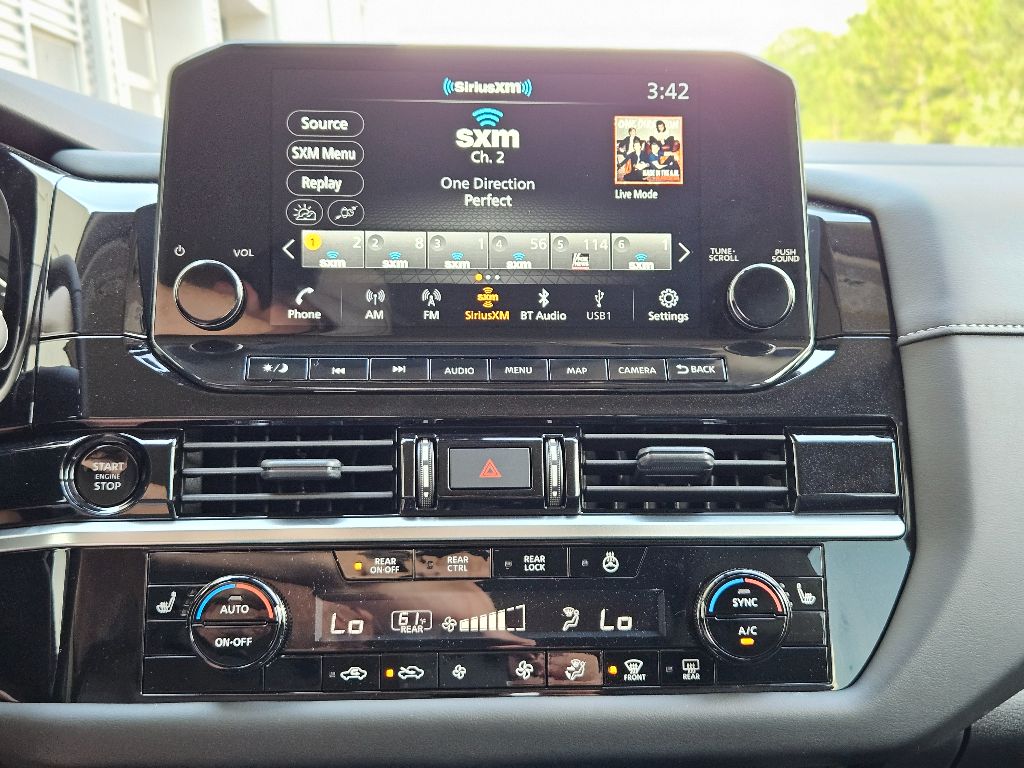 2025 Nissan Pathfinder SL photo 14