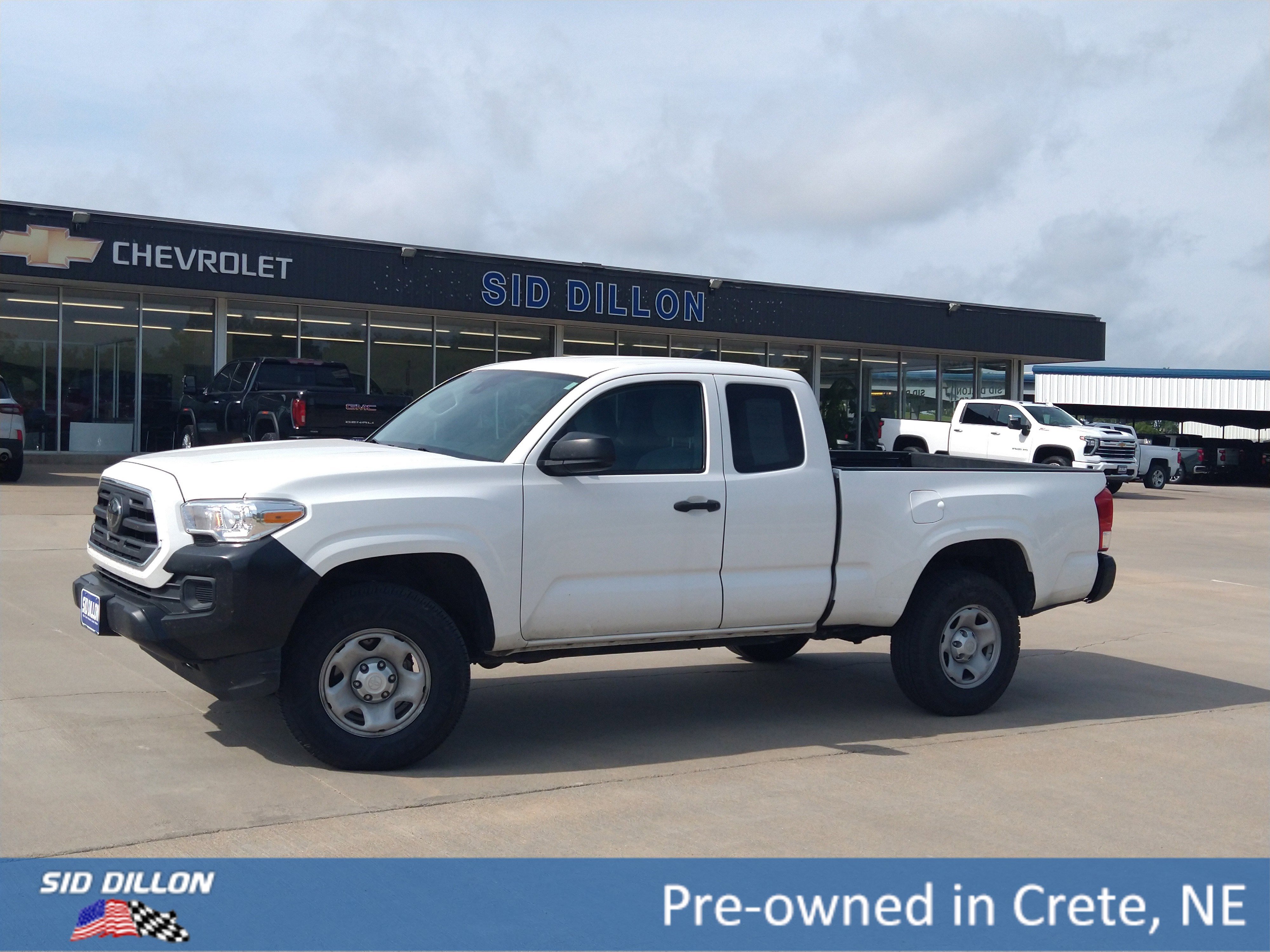 2019 Toyota Tacoma SR's photo