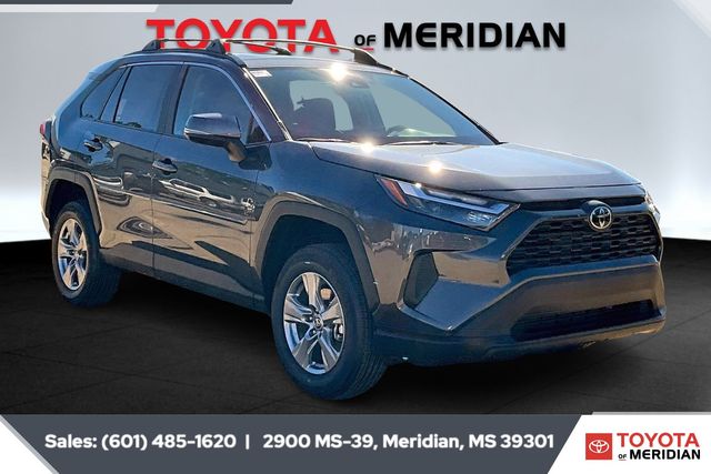 2025 Toyota RAV4 XLE's photo