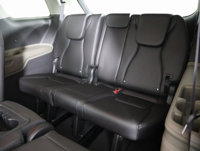 2026 Kia Carnival LXS photo 8