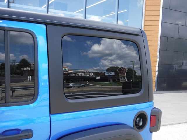 2025 Jeep Wrangler Willys photo 3