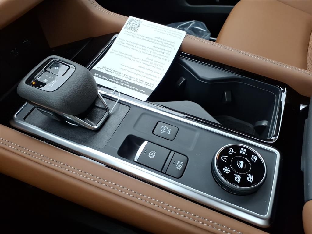 2025 Nissan Pathfinder Platinum photo 17