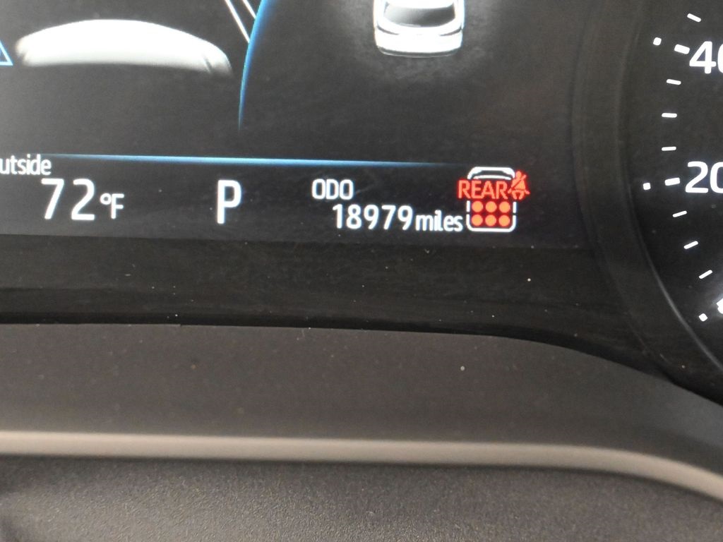 2025 Toyota Sienna LE photo 18