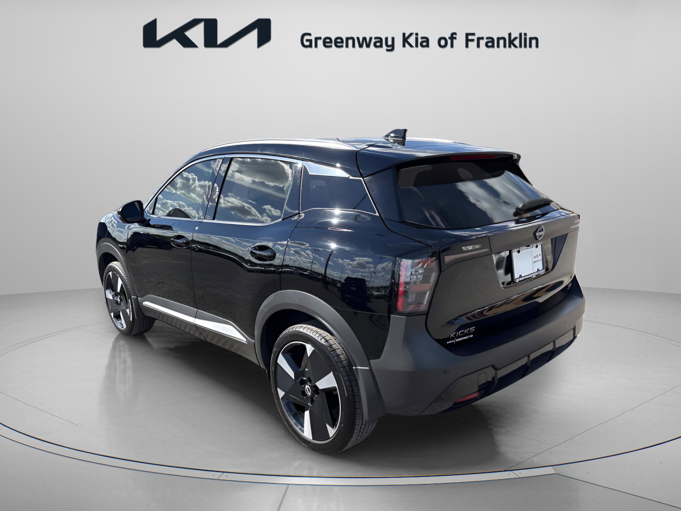 2025 Nissan Kicks SR photo 4