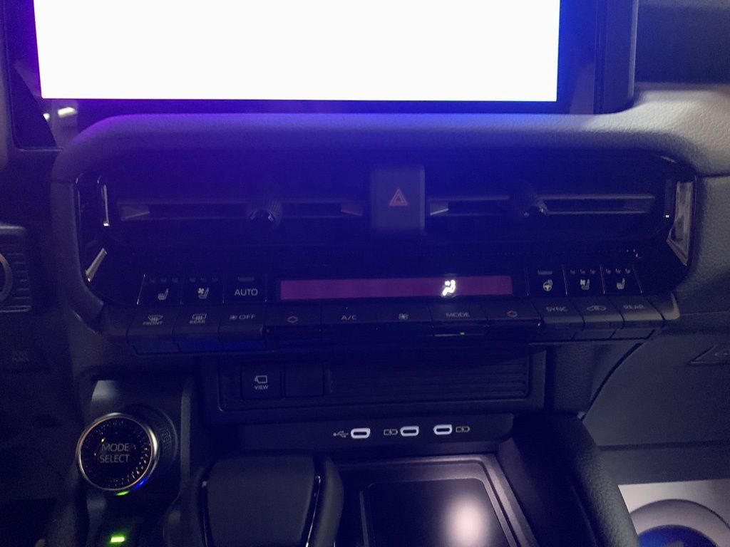 2025 Toyota Land Cruiser photo 19