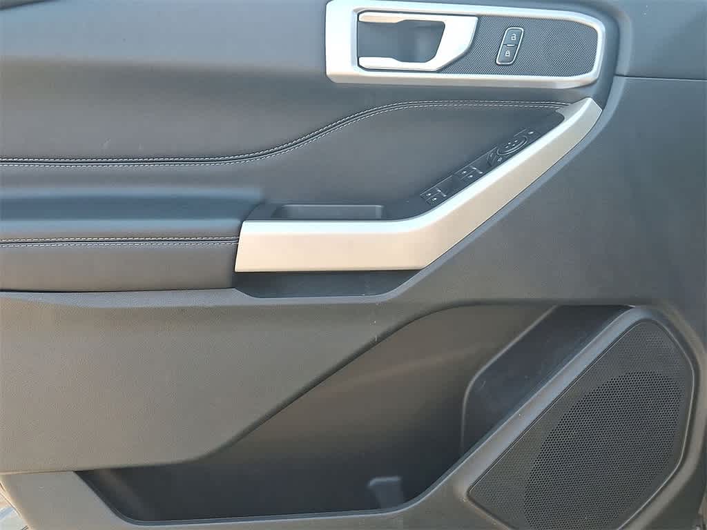 2022 Ford Explorer XLT photo 10